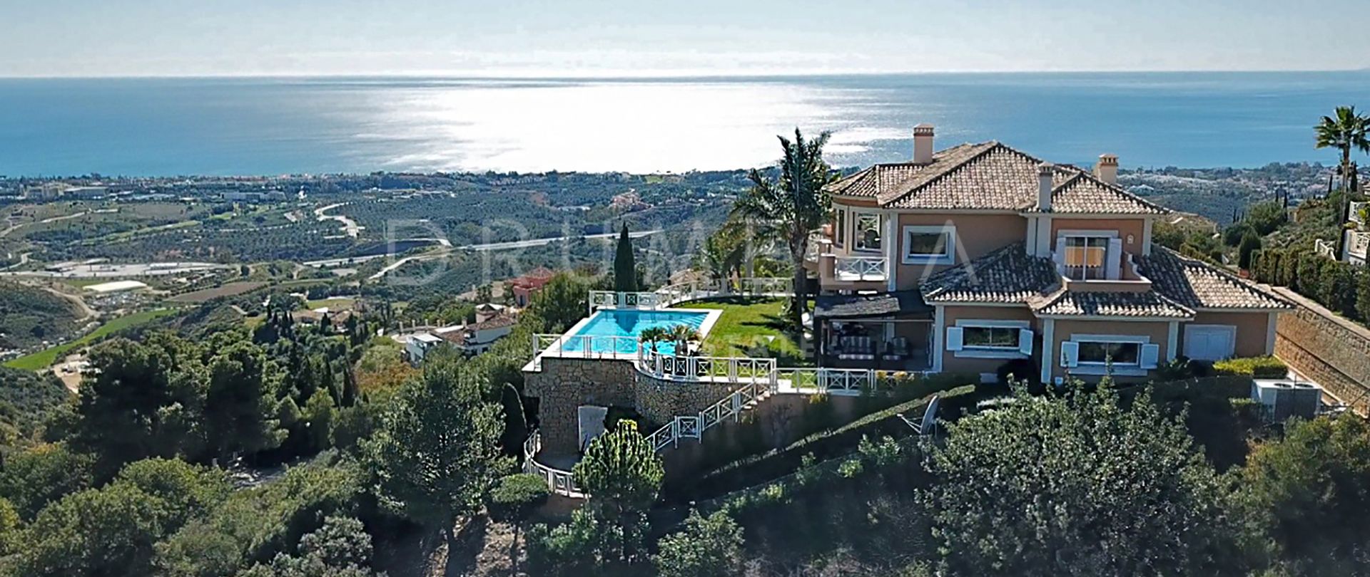 Superbe villa méditerranéenne haut de gamme à Los Altos de los Monteros, Marbella