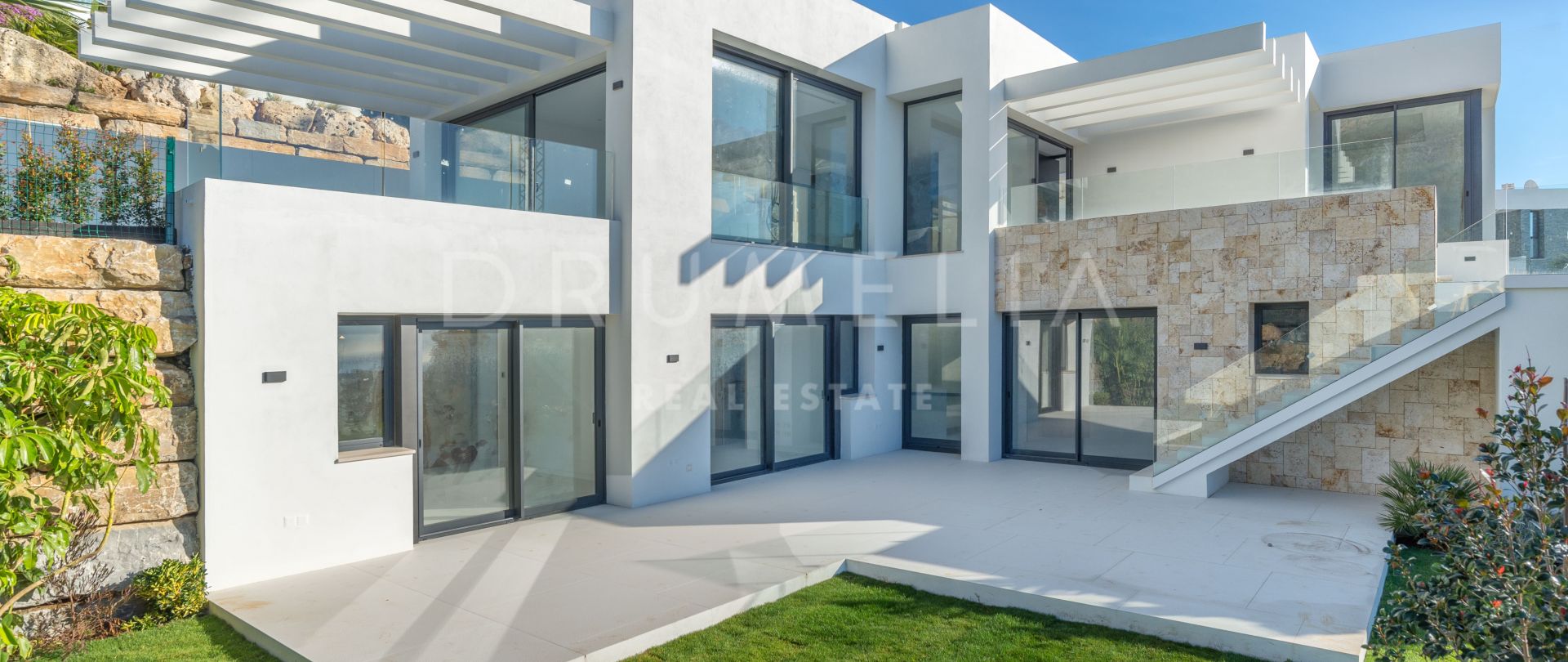 Ny lysande trendig modern villa i Mirador del Paraiso, Benahavis