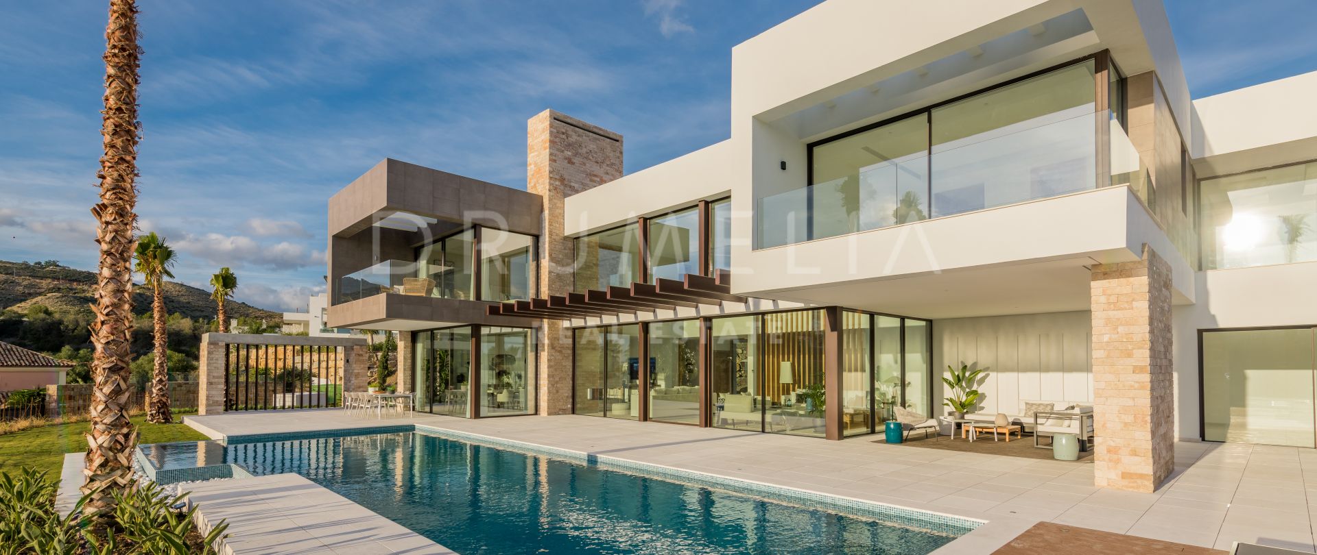Brandneue atemberaubende, schicke Luxus-Villa im zeitgenössischen Stil in La Alqueria