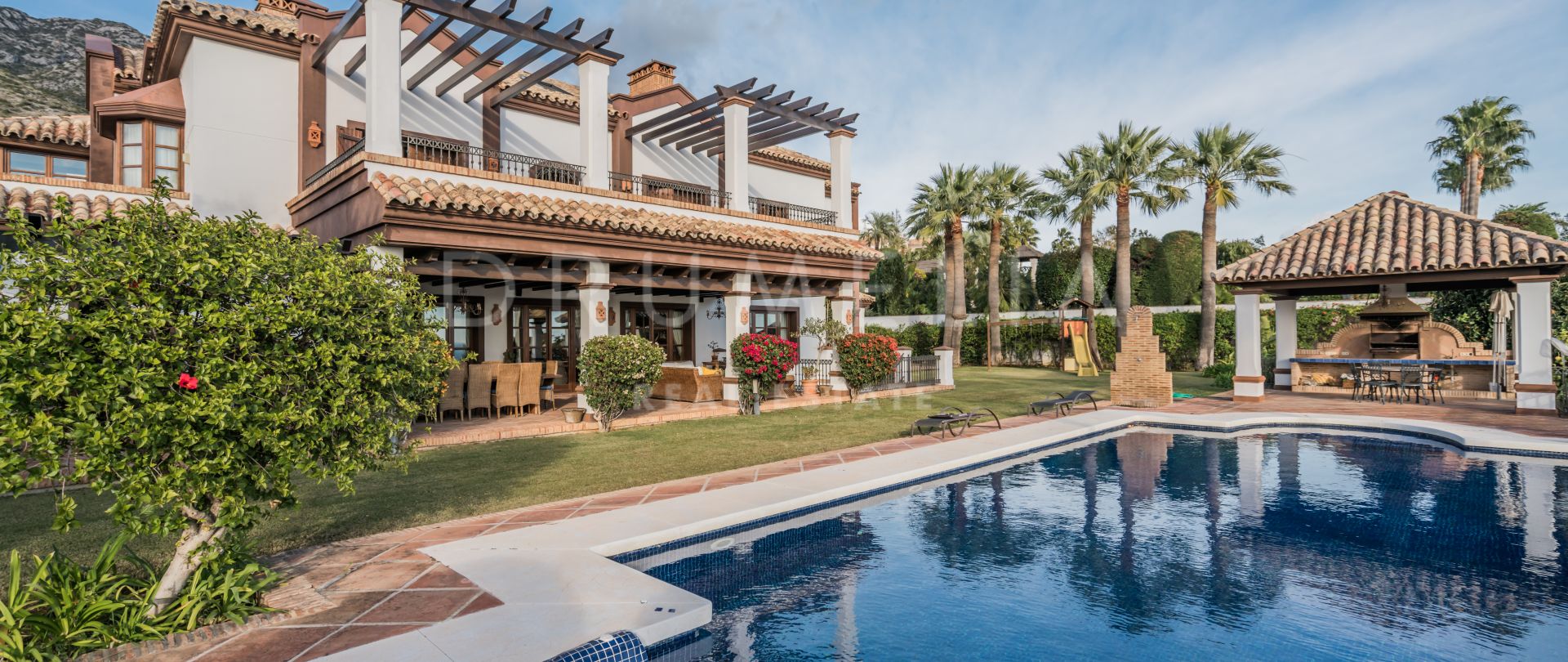 Villa de lujo de estilo Mediterráneo en Sierra Blanca, Milla de Oro, Marbella