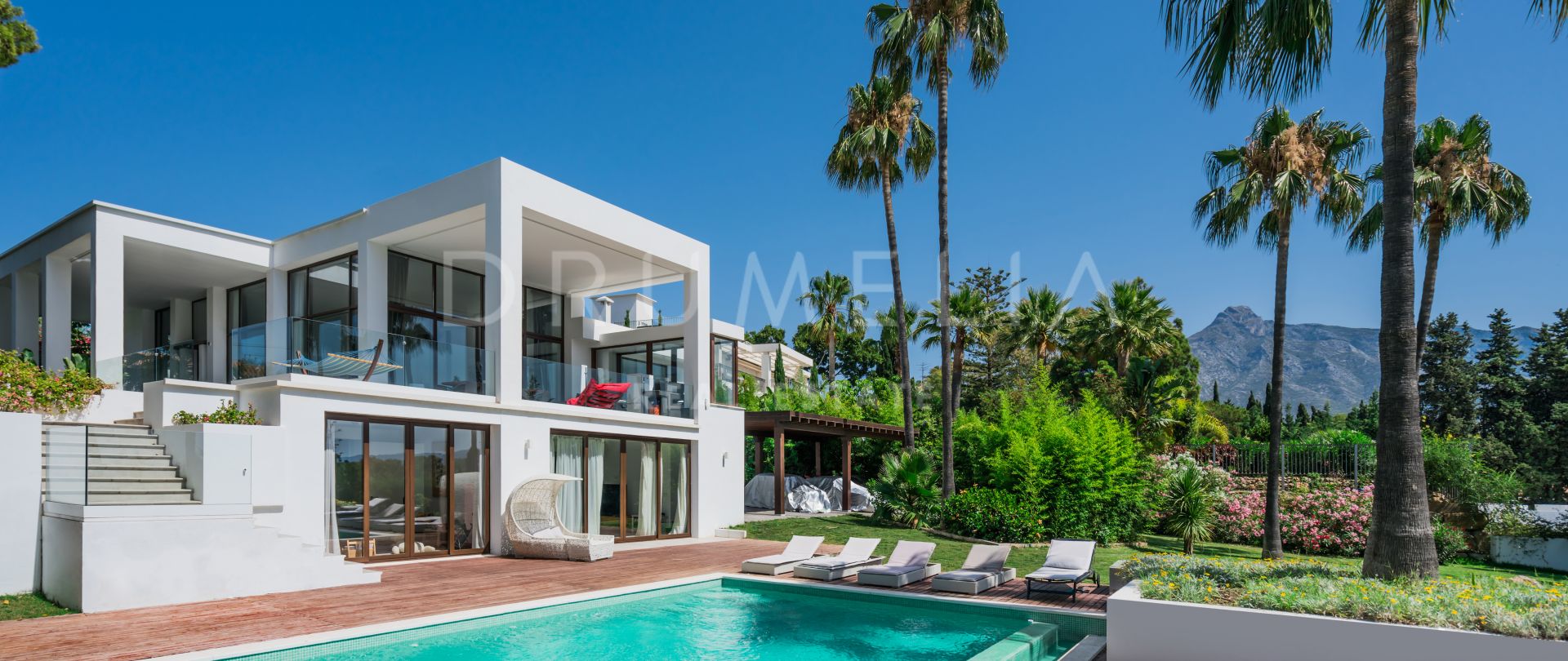 Indrukwekkende luxe villa in eigentijdse stijl, Rio Verde, Marbella Golden Mile