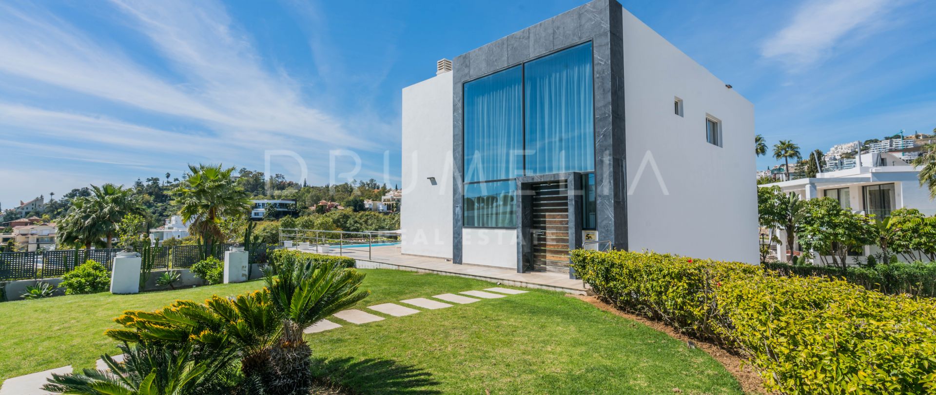 Moderna Villa con ambiente unico en venta en La Quinta, Benahavis
