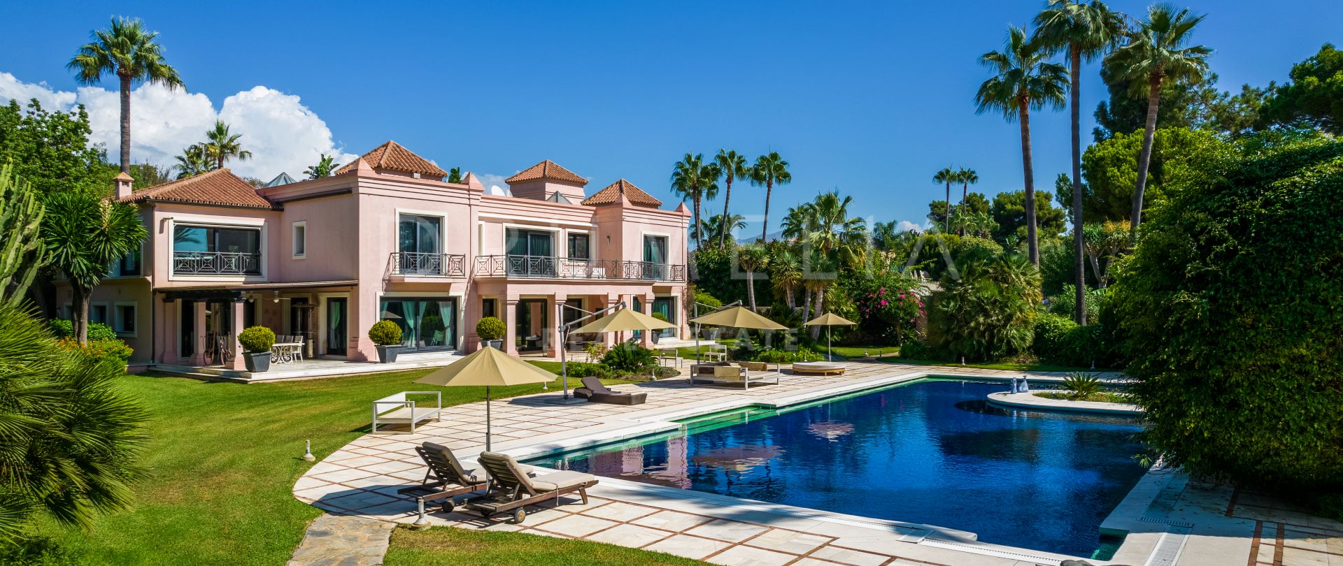 Exclusieve villa van hoge kwaliteit, volledig gerenoveerd in Paraiso Barronal, Estepona