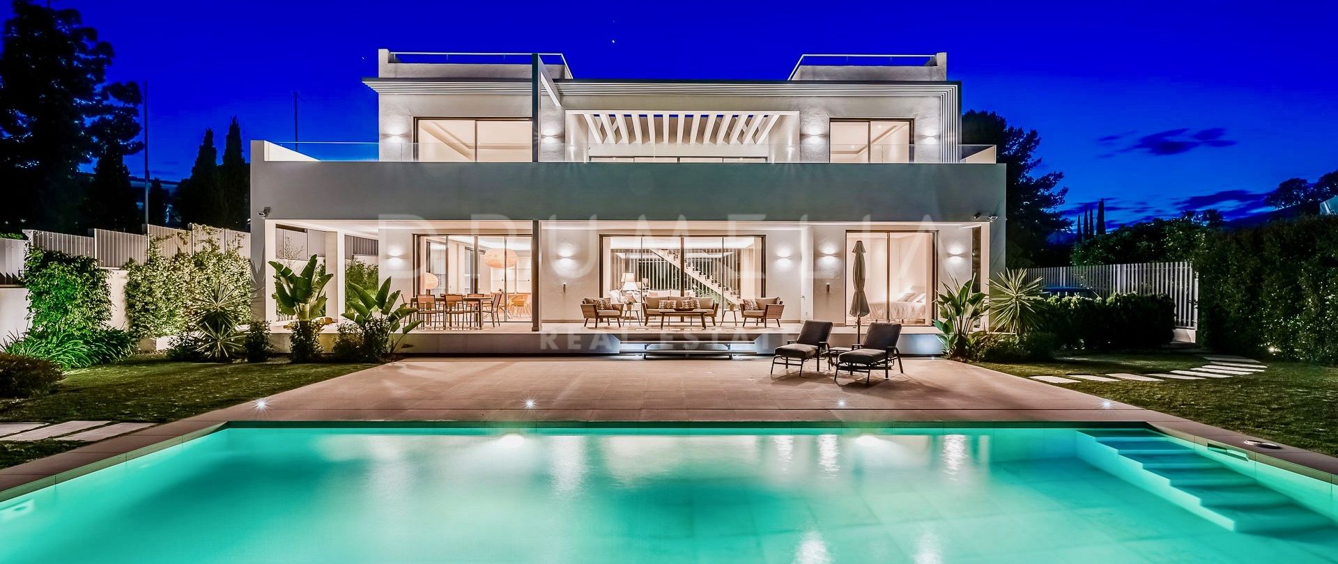 Neue beeindruckende moderne Villa, Las Lomas del Marbella Club, Marbella Goldene Meile