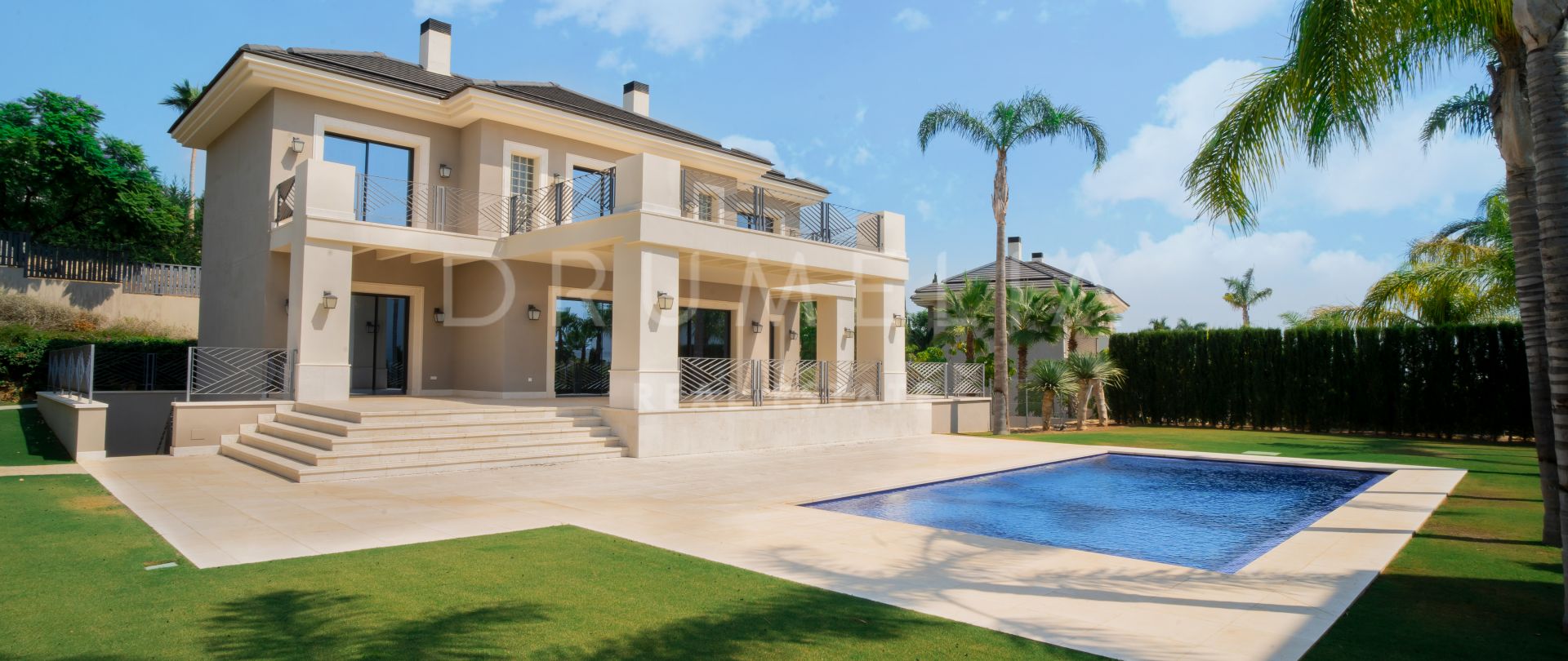 Nueva y Elegante casa familiar de lujo de estilo clásico-moderno en Los Flamingos, Benahavis