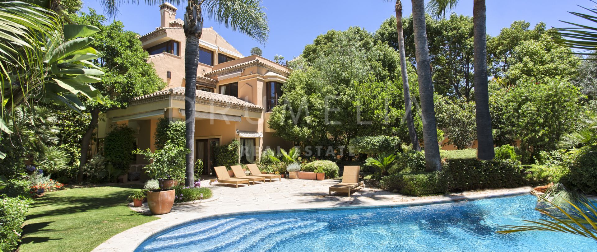Schitterende klassieke mediterrane luxe villa, Altos de Puente Romano, Marbella Golden Mile