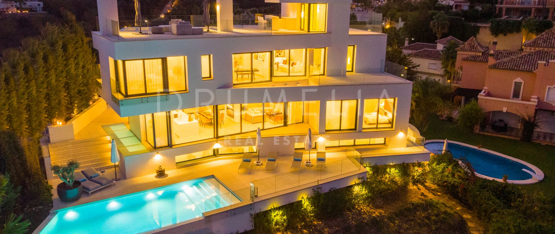 Fantastisk villa i modern stil med panoramautsikt över havet och bergen, La Quinta, Benahavis
