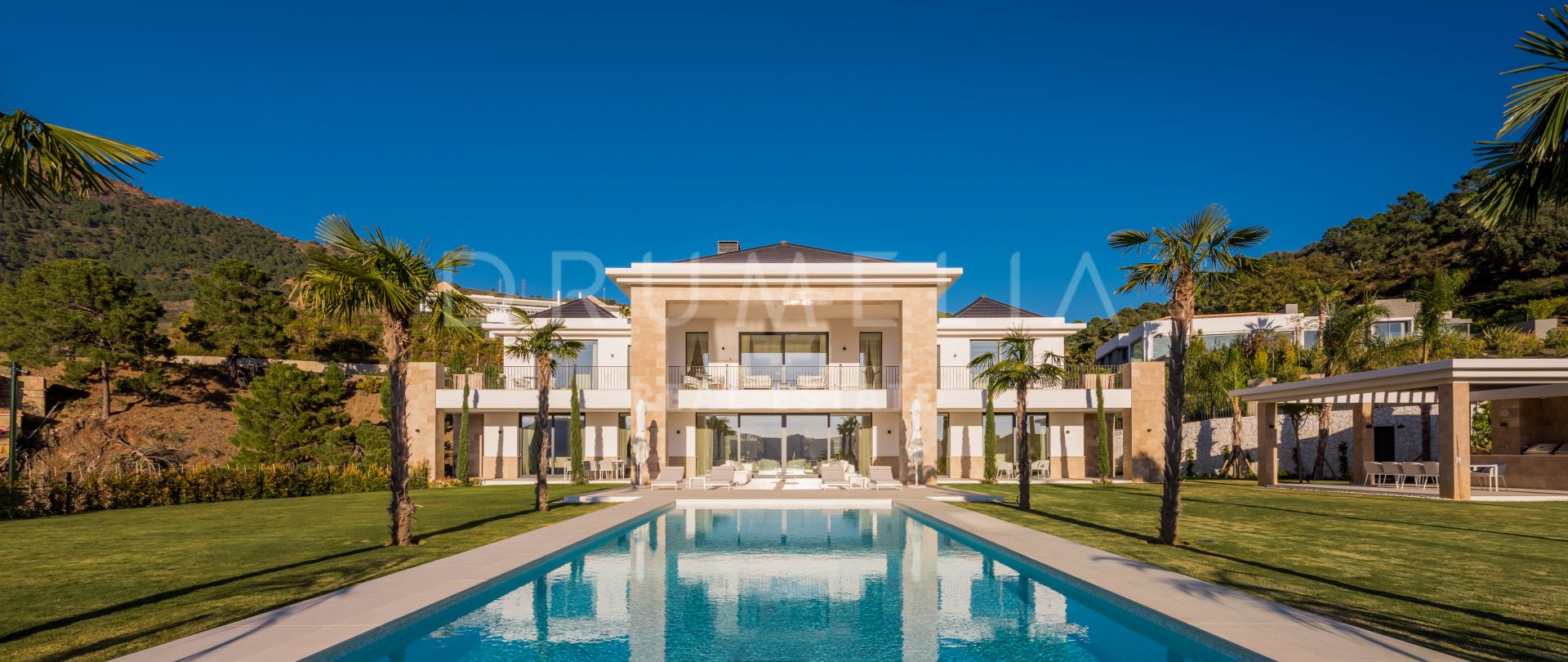Uitstekende moderne klassieke luxewoning te koop in La Zagaleta, Benahavis