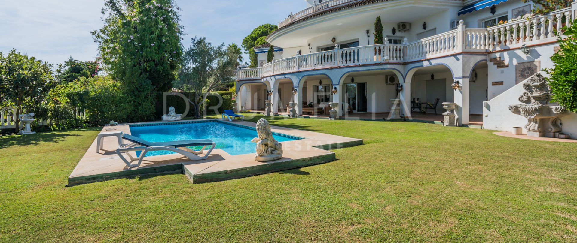 Elegante Villa clásica Mediterránea en venta en Paraiso Alto, Benahavis