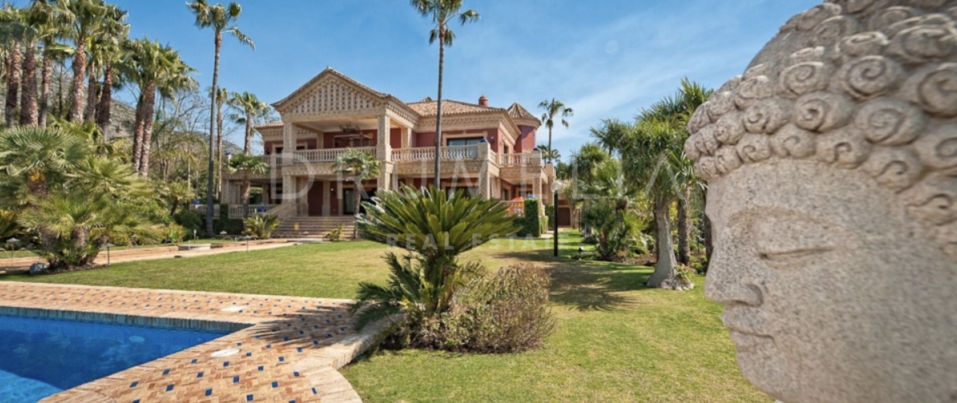 Extraordinaire grande demeure avec vue sur la Sierra Blanca à vendre sur le Golden Mile de Marbella
