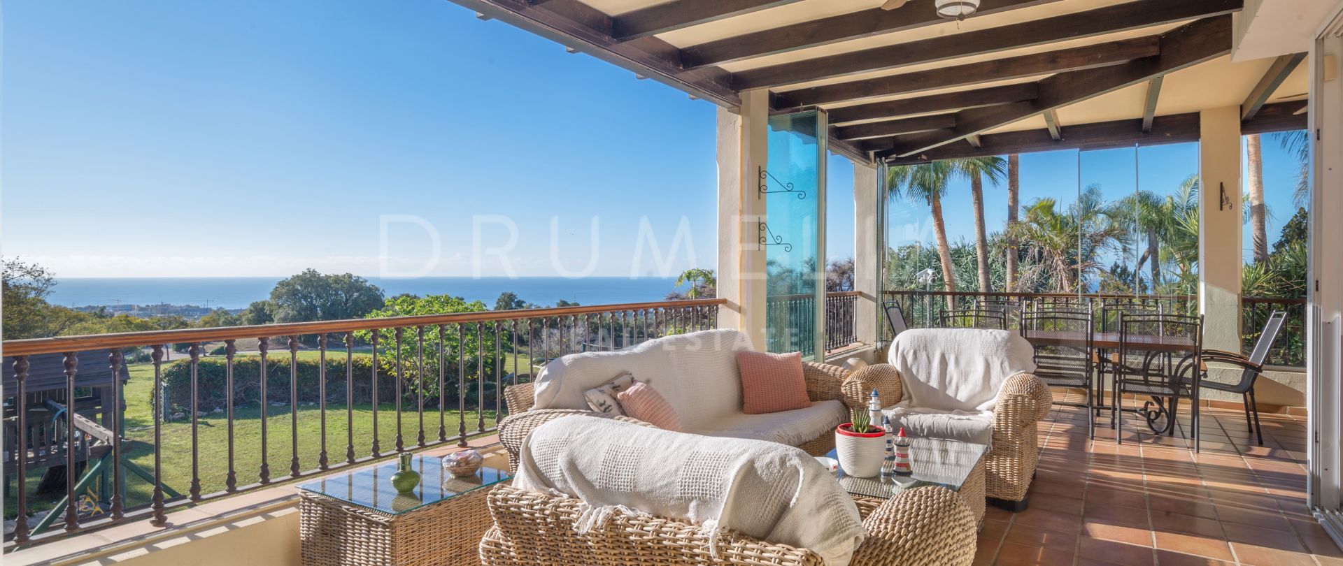 Impresionante villa de lujo con casa de invitados en Los Altos de los Monteros, Marbella Este