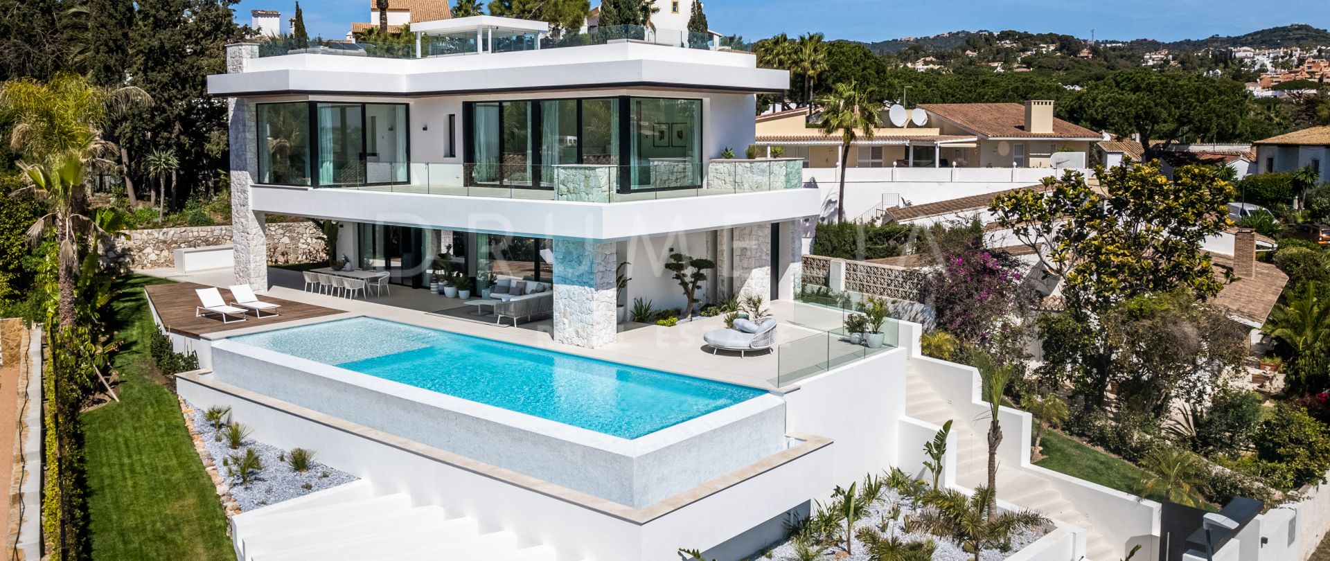 Spectacular modern luxury villa with sea views for sale in seaside Carib Playa, Marbella East