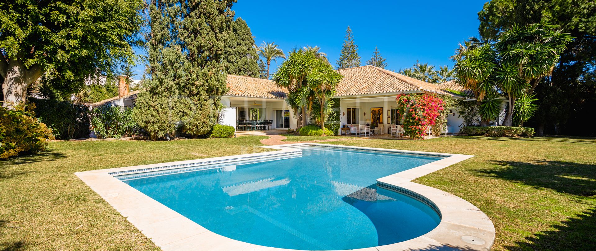Villa mediterránea reformada con encanto en Guadalmina Baja, San Pedro de Alcántara, Marbella