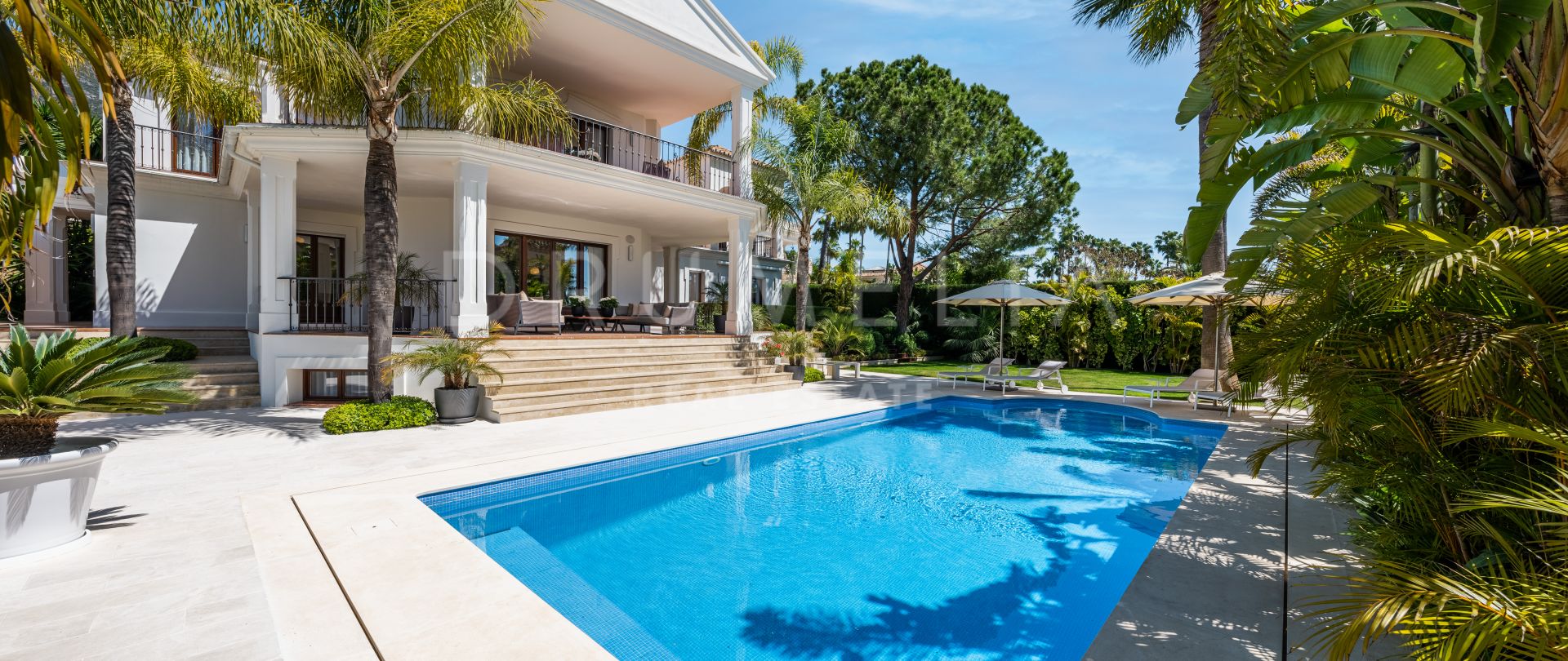 Villa Gloria - Elegant villa i högklassig medelhavsstil i säker urbanisering i Sierra Blanca, Marbella