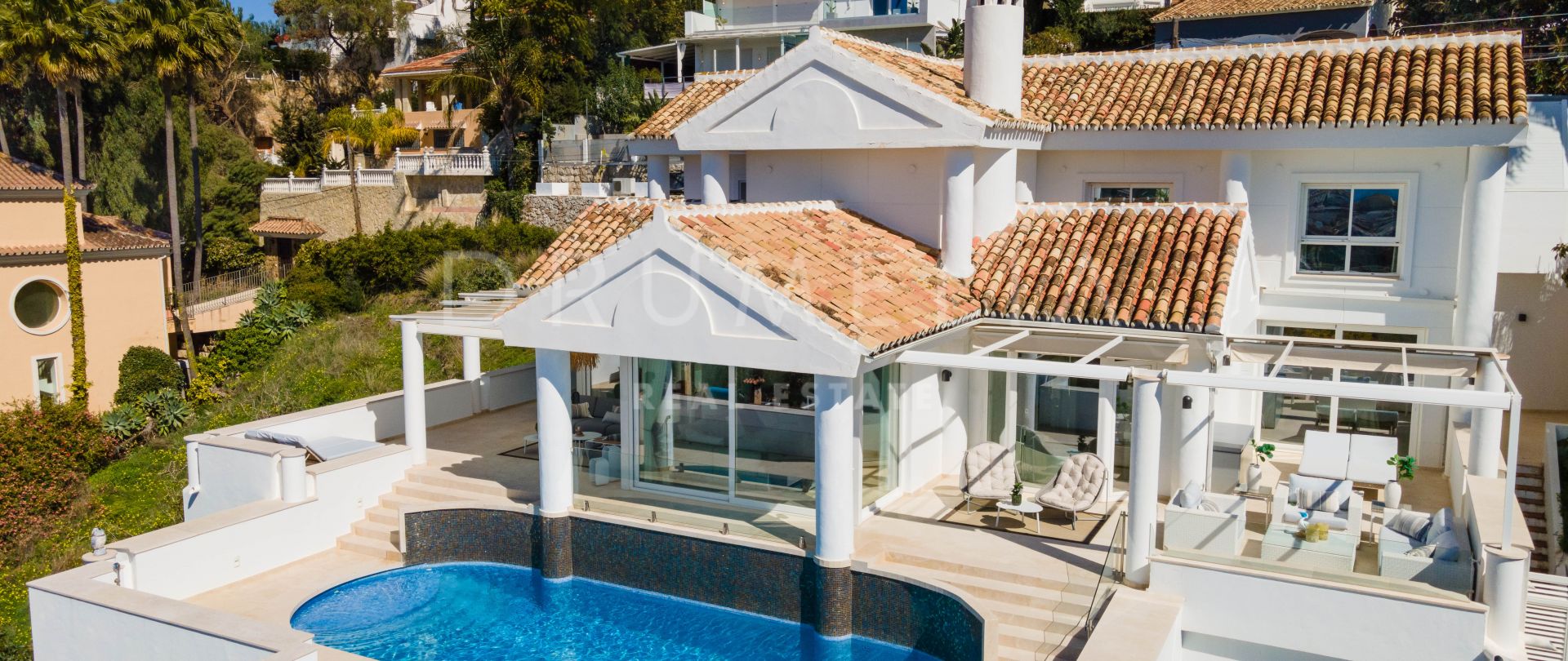 Stijlvolle mediterrane villa met modern interieur en prachtig uitzicht in Nueva Andalucia, Marbella