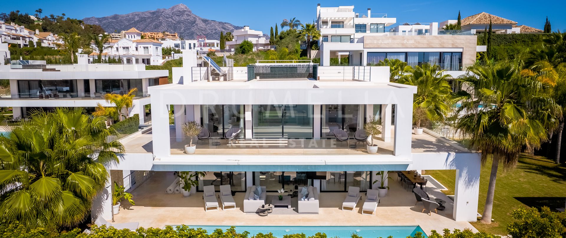 Villa de luxe moderne et raffinée avec vue magnifique à Los Olivos, Nueva Andalucia, Marbella