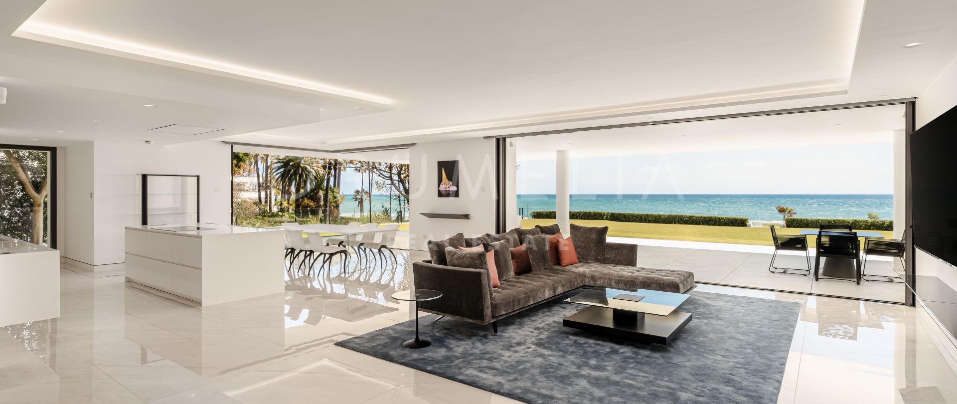 Emare Pearl - New Outstanding Modern Luxury Apartment Right on Sea-Front, Emare, Estepona