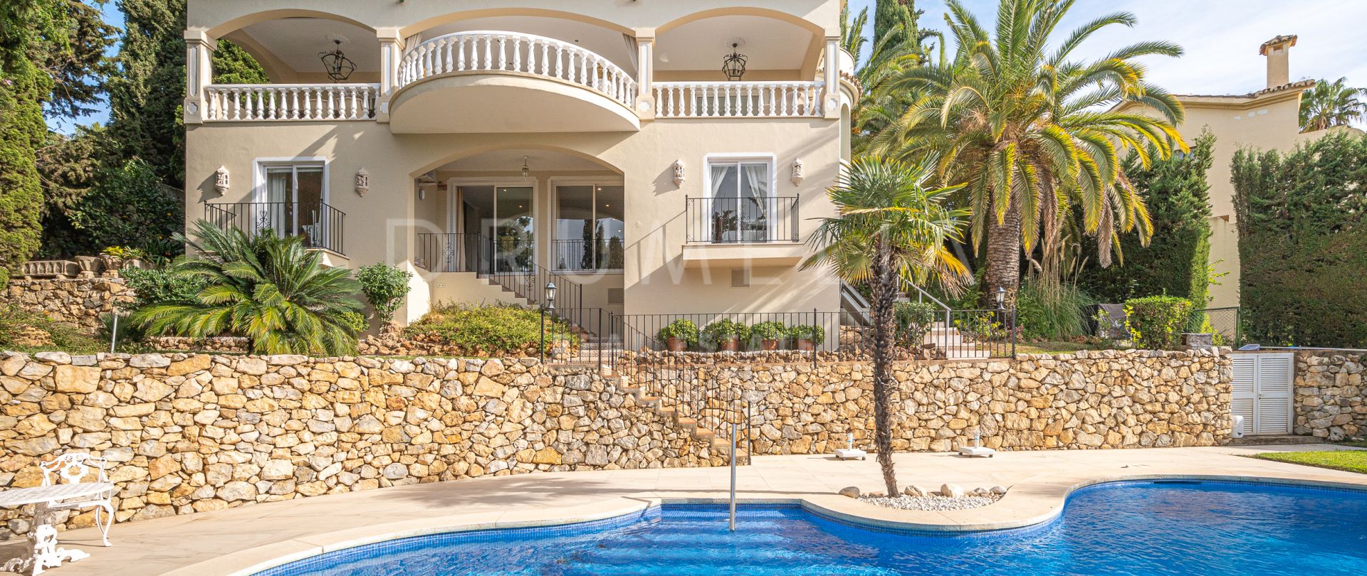 Remarkable classic Mediterranean luxury villa in Marbella Hill Club, Golden Mile of Marbella