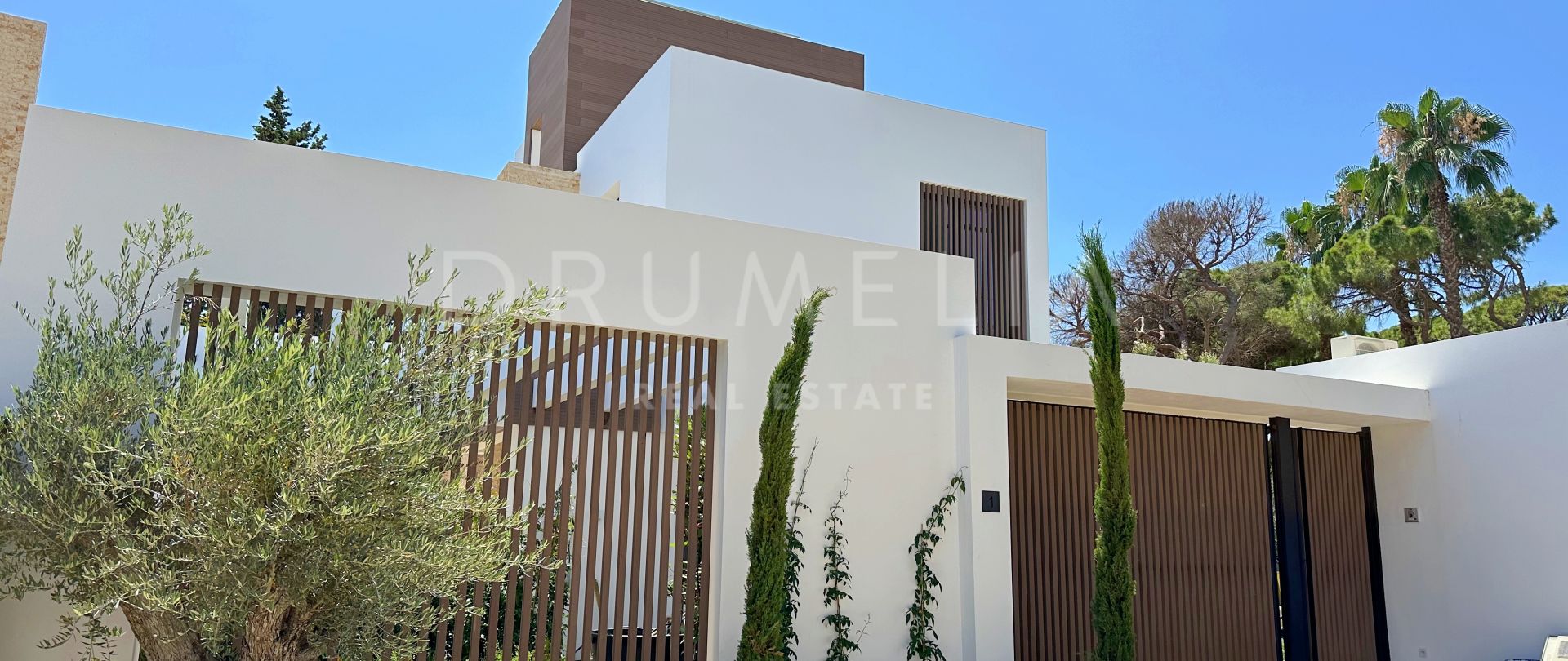 Nytt sofistikerat modernt hus med havsutsikt och lyxiga bekvämligheter, Marbellas Golden Mile
