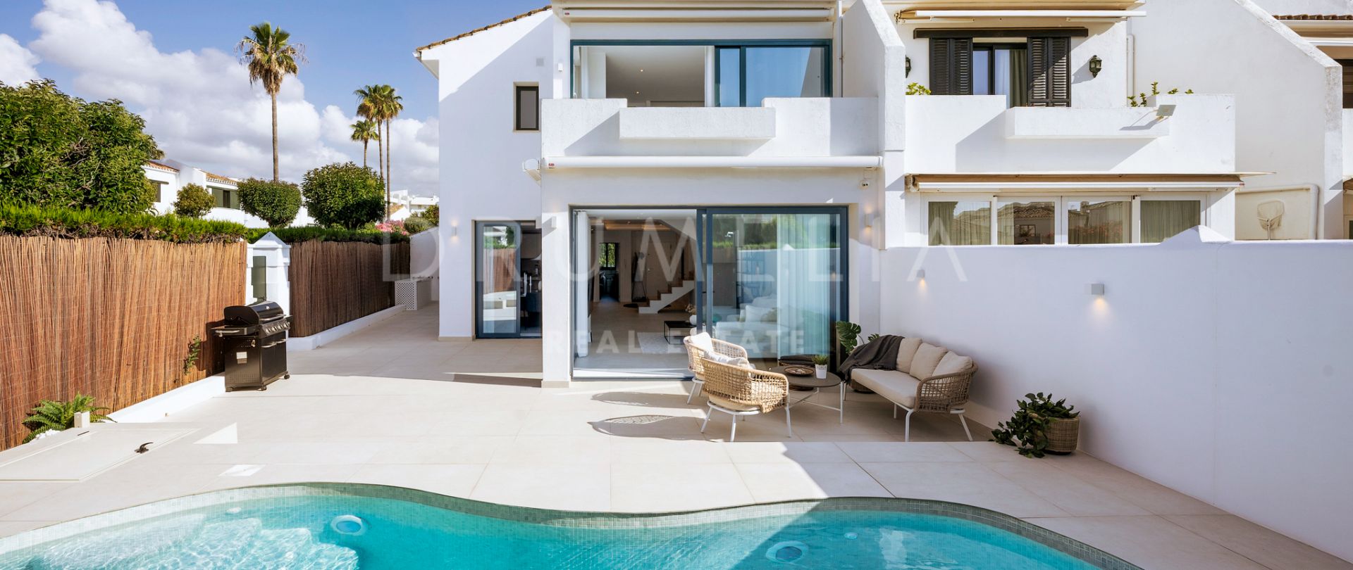 Preciosa casa adosada de lujo reformada con jardín y piscina en San Pedro de Alcántara, Marbella