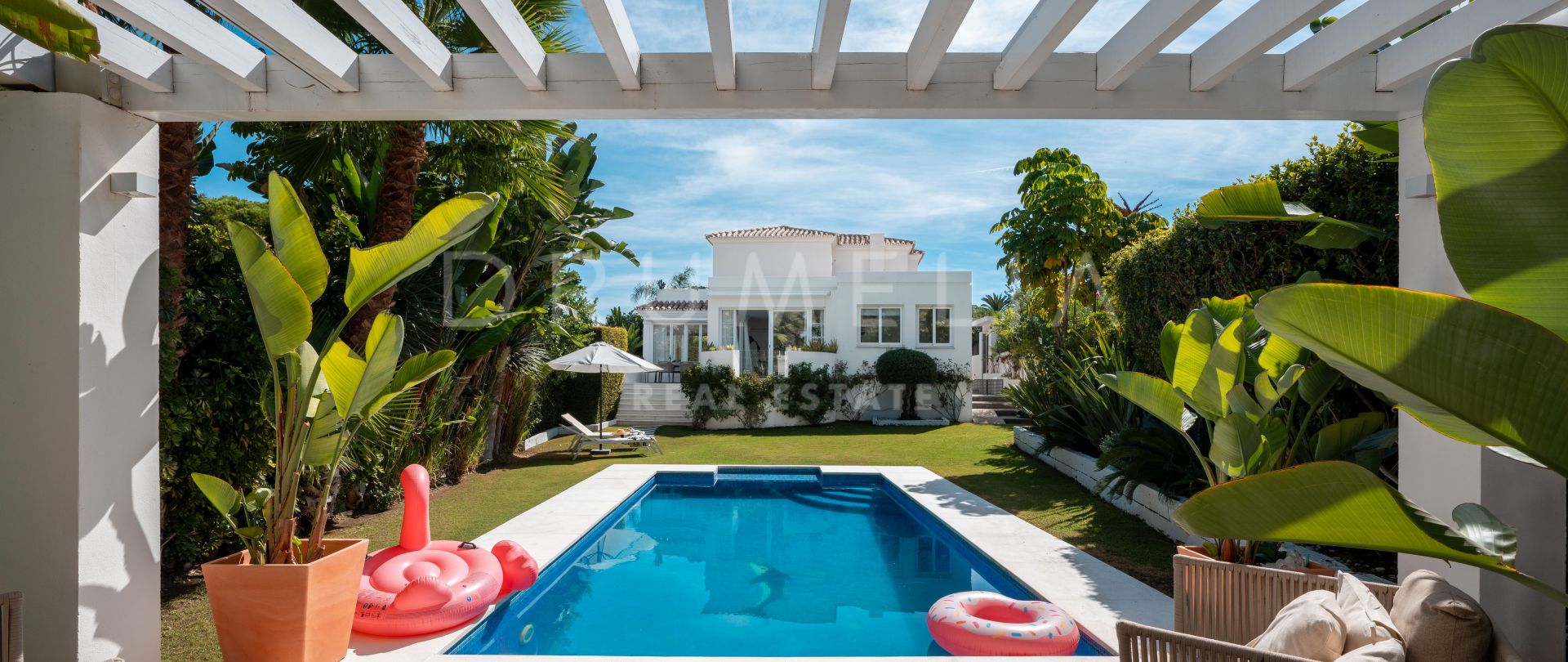 Villa La Isla - Lichtgevende luxe villa met panoramisch uitzicht over de berg La Concha in Nueva Andalucía, Marbella