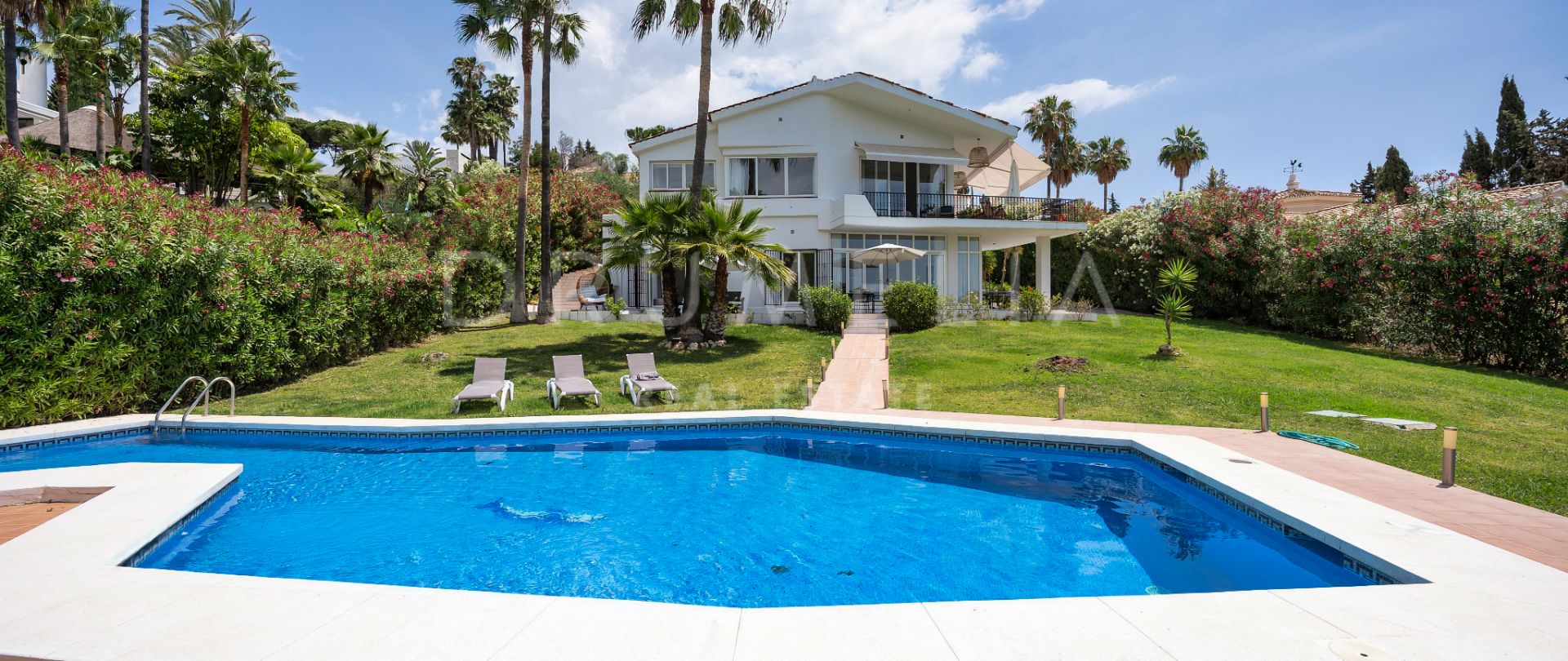 Front-line golf luxury villa with Scandinavian-style design and lots of potential, Nueva Andalucia