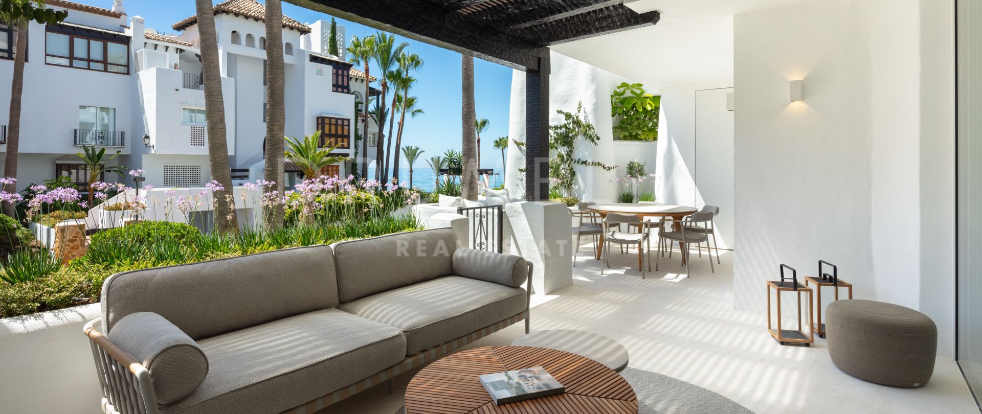 Snygg modern lyxig lägenhet på bottenvåningen i Marina de Puente Romano, Marbellas Golden Mile