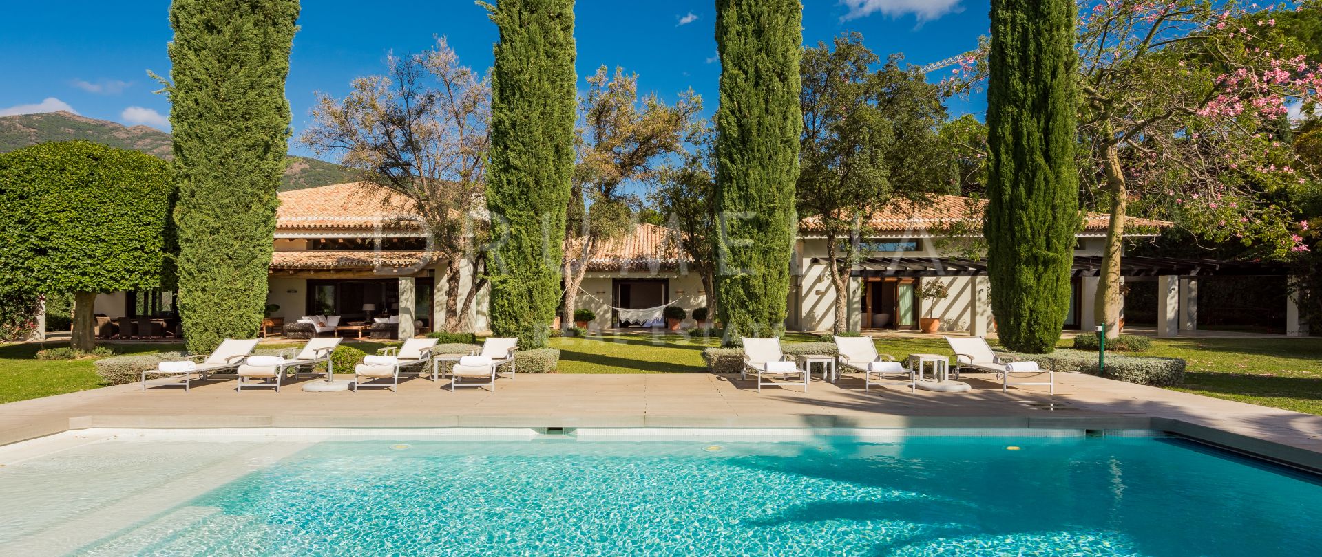 Prachtige luxe villa met panoramisch zeezicht in La Zagaleta Golf Resort, Benahavís