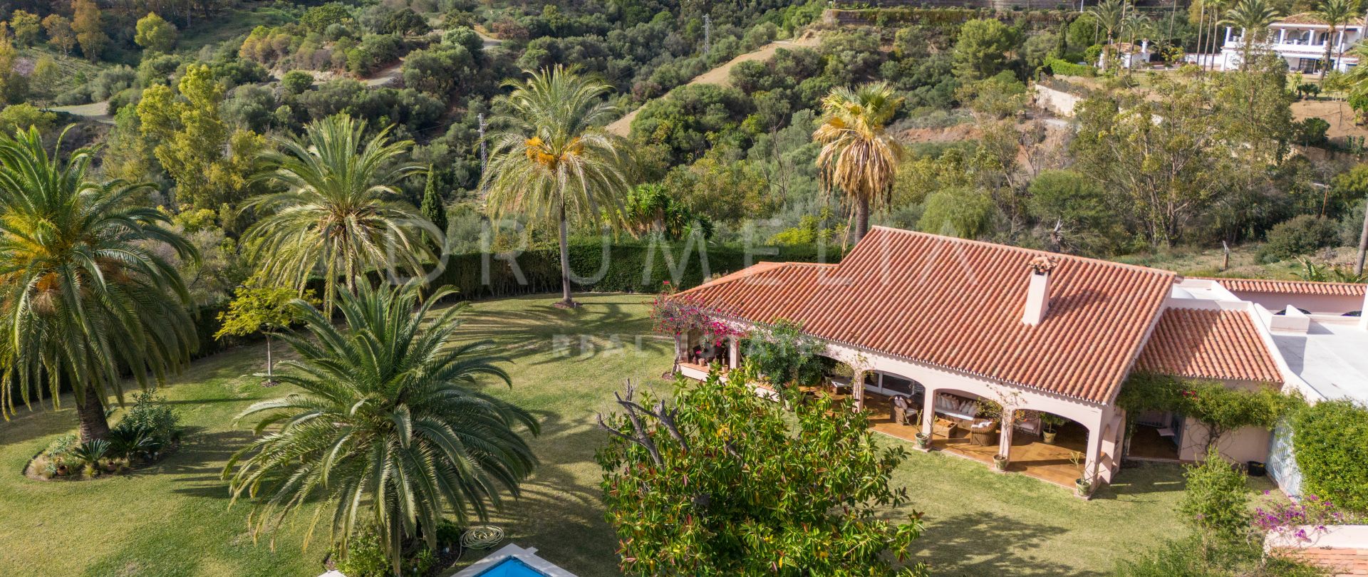 Full of Andalusian Charm Villa for sale in Benahavis