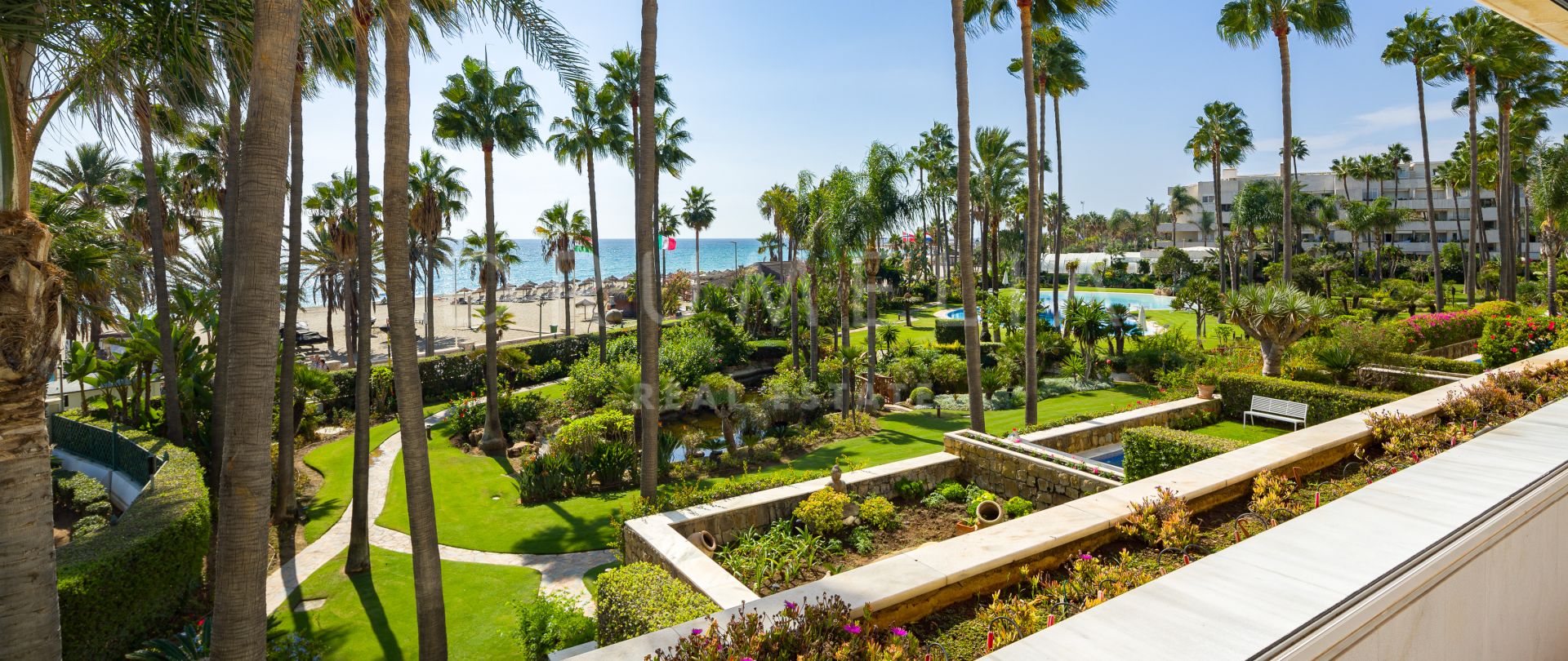 Fabelhaftes modernes Luxus-Apartment am Meer mit Panoramablick in Los Granados, Puerto Banús
