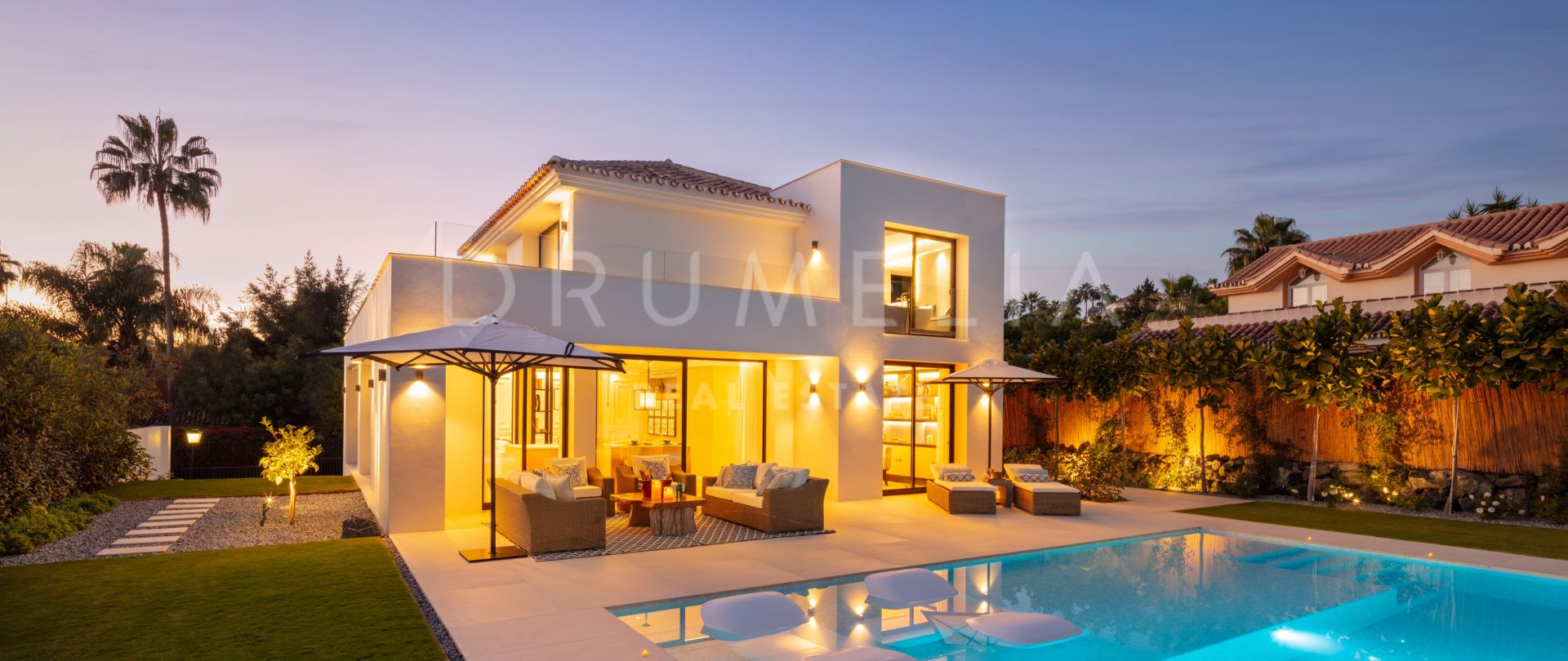 Espectacular villa moderna con comodidades de lujo en el Valle del Golf de Nueva Andalucía, Marbella