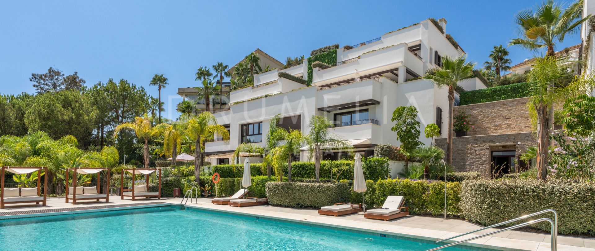 Contemporary and luxury duplex penthouse in exclusive Lomas del Rey, Marbella Golden Mile