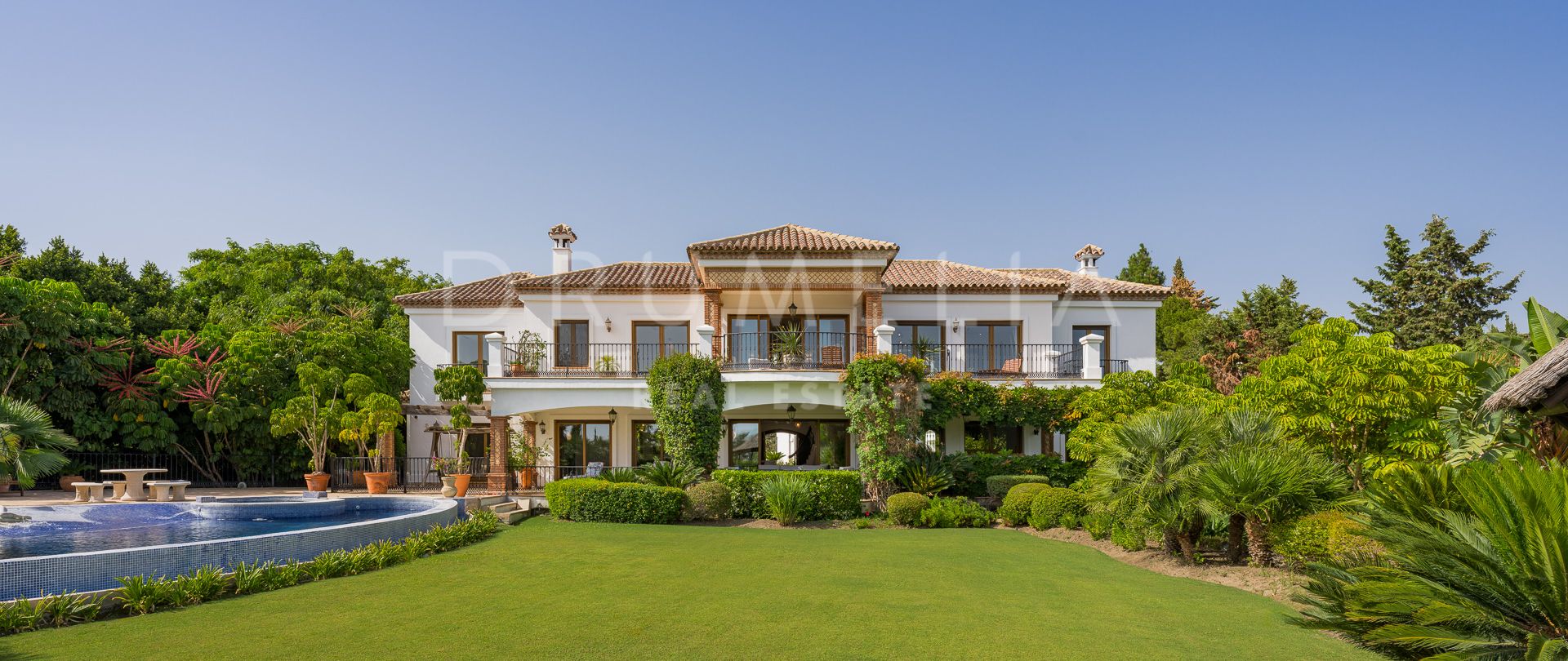 Beautiful luxury Andalusian villa with amazing panoramic sea views in Paraiso Alto, Benahavis