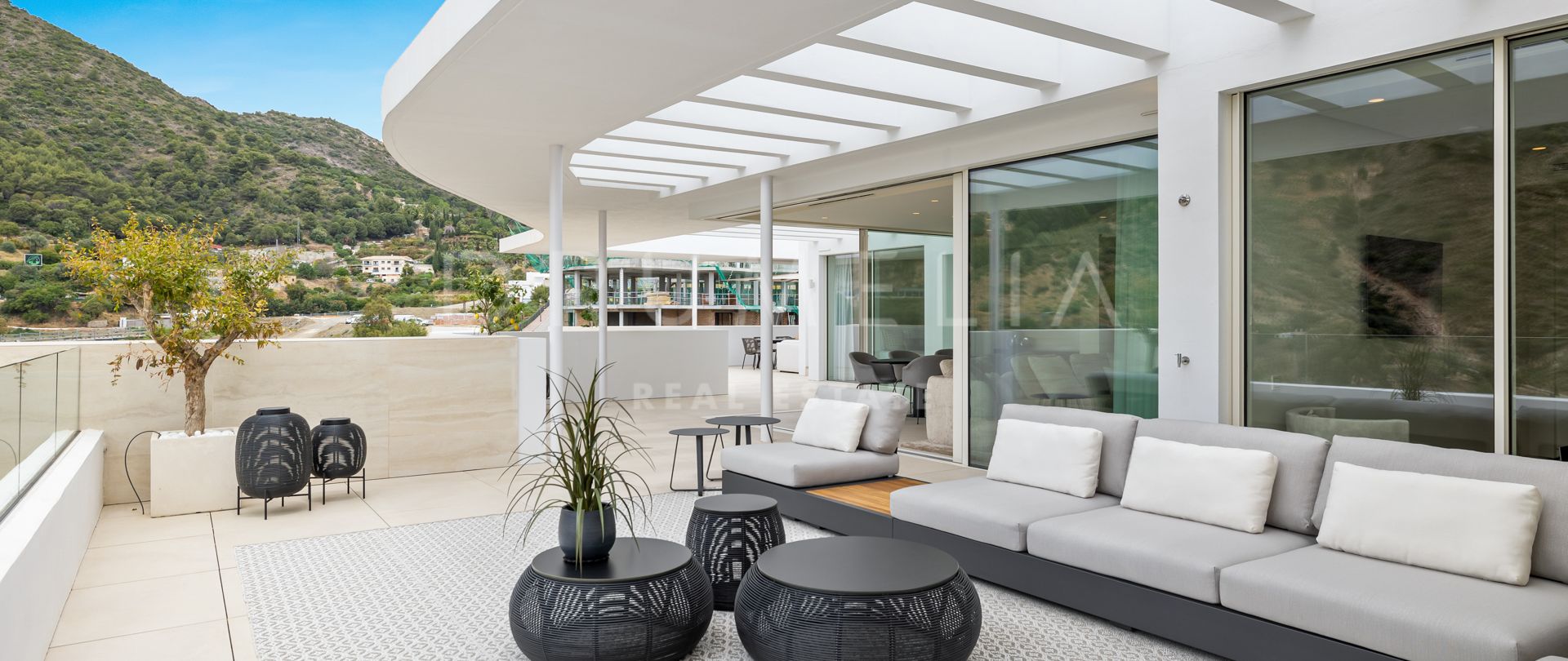 Wunderschönes modernes Luxus-Penthouse mit Panoramablick auf das Meer in Palo Alto, Ojen