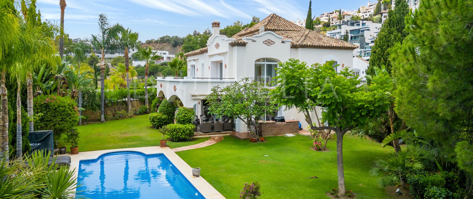 Unverfälschte mediterrane Luxusvilla mit Panoramablick in La Reserva de la Quinta, Benahavis