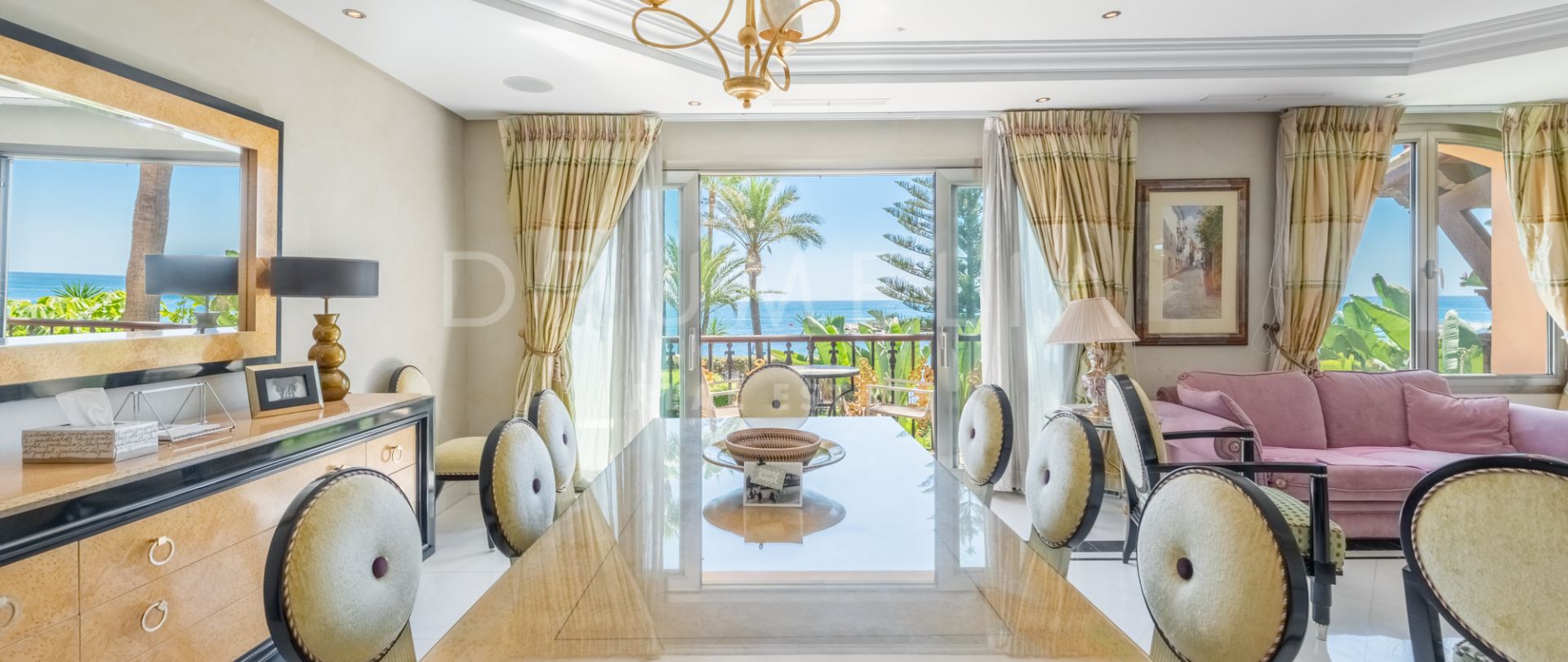 Luxe appartement aan het strand met prachtig uitzicht op zee in Puerto Banus, Marbella