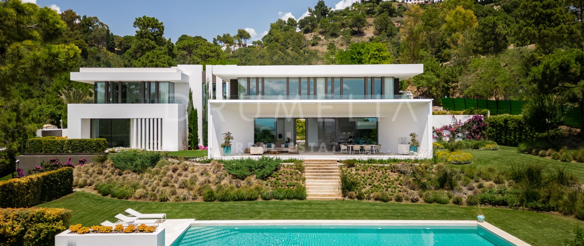 Fantastisk modern lyxvilla med panoramautsikt över havet i Reserva del Alcuzcuz, Benahavis