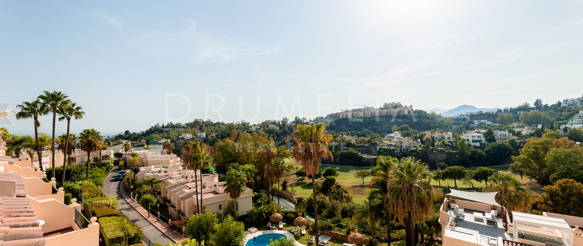 Renovated modern apartment with panoramic sea views for sale in La Quinta Hills, Benahavis