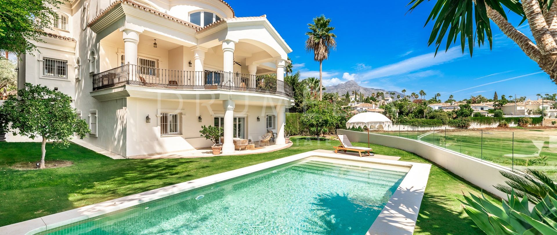 Elegante mediterrane Luxusvilla in erster Golfreihe in Los Naranjos Golf, Nueva Andalucia, Marbella