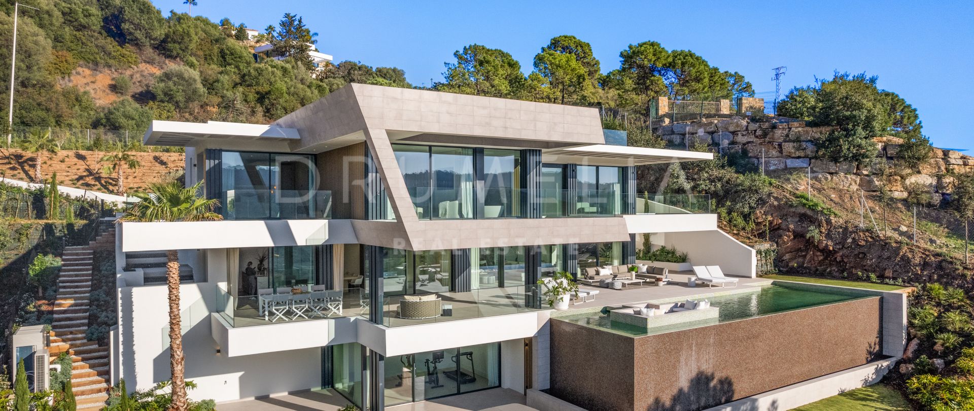 Helt ny magnifik modern villa med lyxiga bekvämligheter i vackra Monte Mayor, Benahavís
