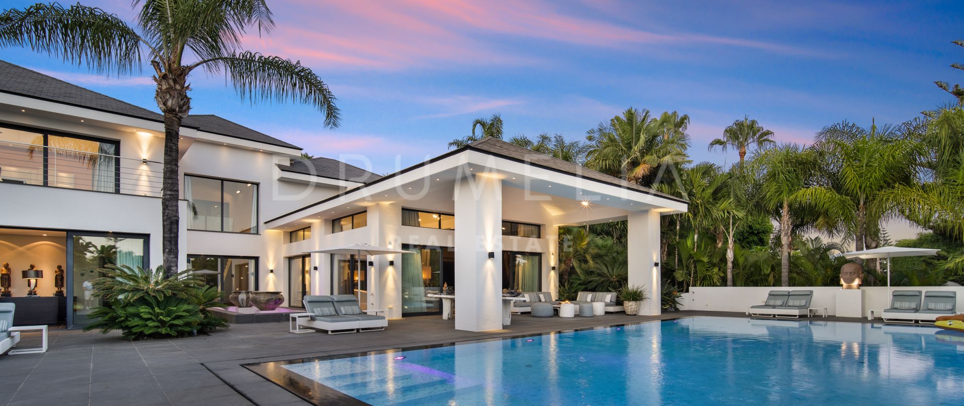 Spectaculaire moderne high-end villa aan het strand met luxe voorzieningen, Los Monteros Playa, Marbella Oost