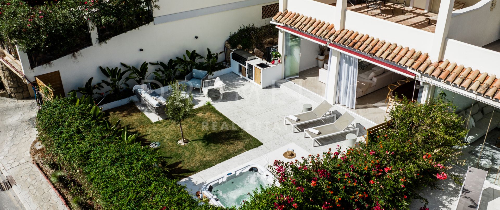 Отремонтированная стильная современная элитная квартира с видом на море,La Cerquilla, Новая Андалусия