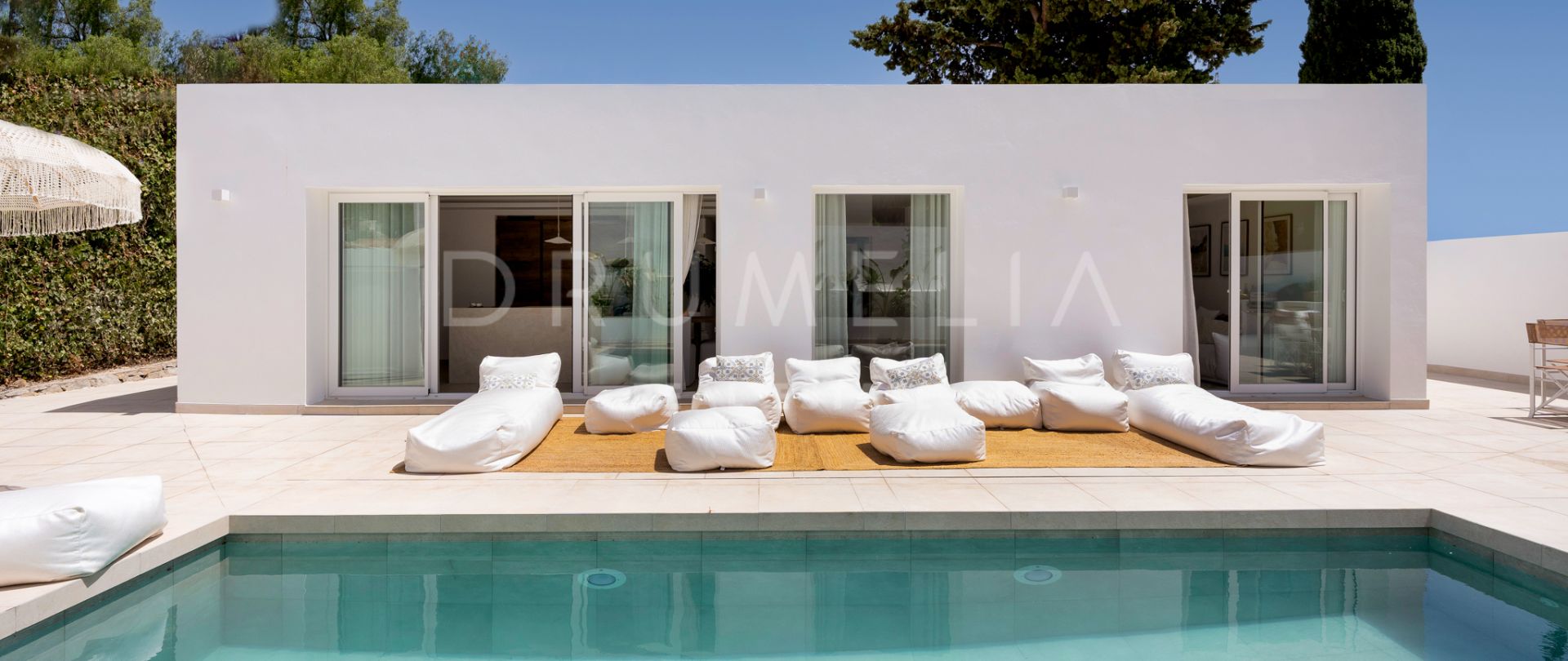 Villa de lujo moderna reformada con elementos boho y scandi en Nueva Andalucia, Marbella