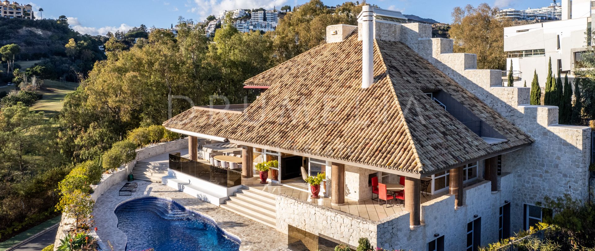 Einzigartige moderne Villa mit Panoramablick auf das Meer und den Golfplatz, La Quinta, Benahavis