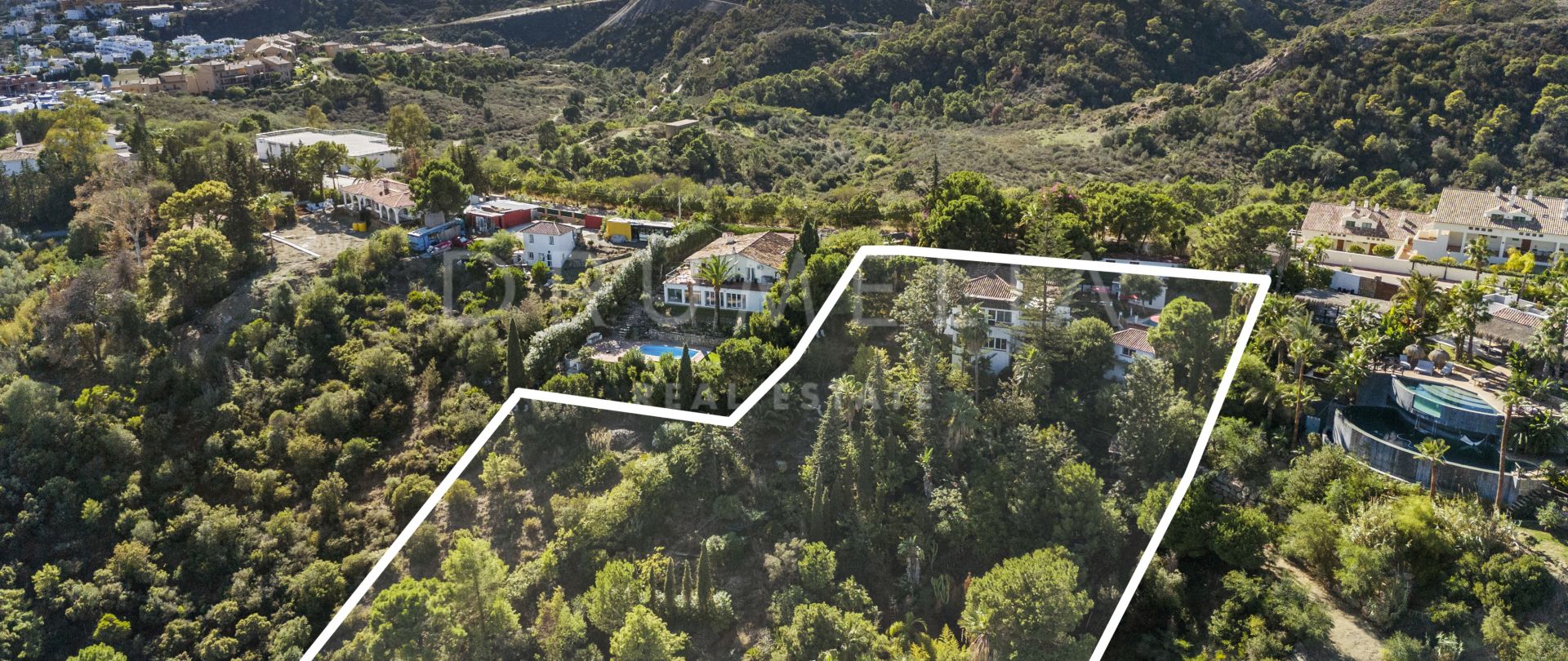 Attractive Mediterranean villa with great potential, large plot and nice view, Benahavis.