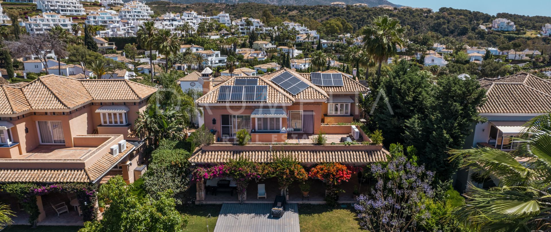 Wunderschöne Luxusvilla im mediterranen Stil mit privatem Pool und Garten in Nueva Andalucia, Marbella