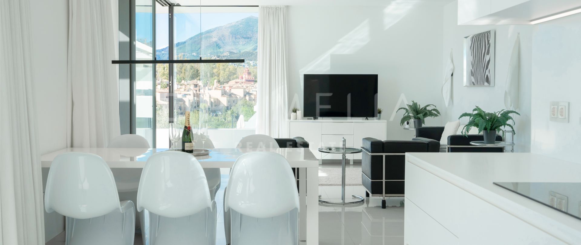 Modernes Luxus-Duplex-Penthouse mit Aussicht in Cataleya, Estepona.