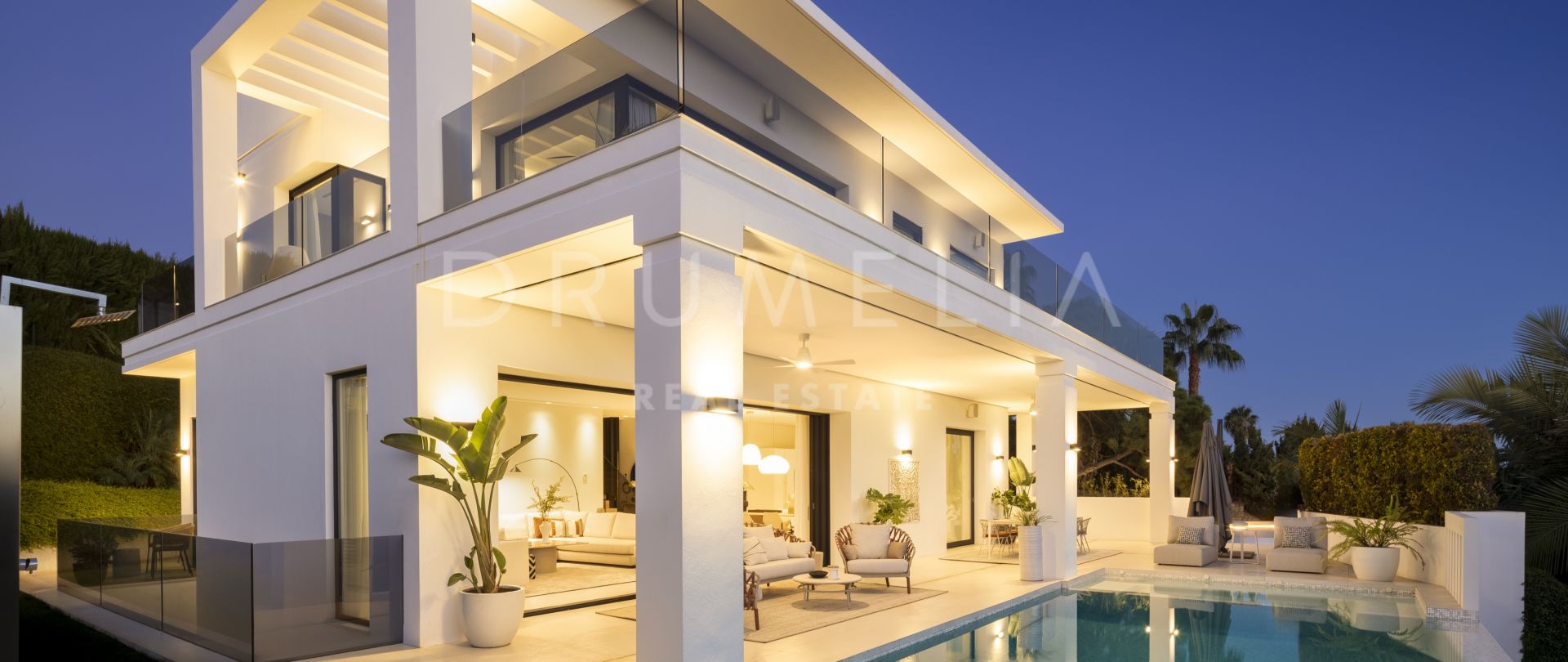 Moderna villa de lujo a estrenar con preciosas vistas al mar en Nagüeles, Milla de Oro de Marbella