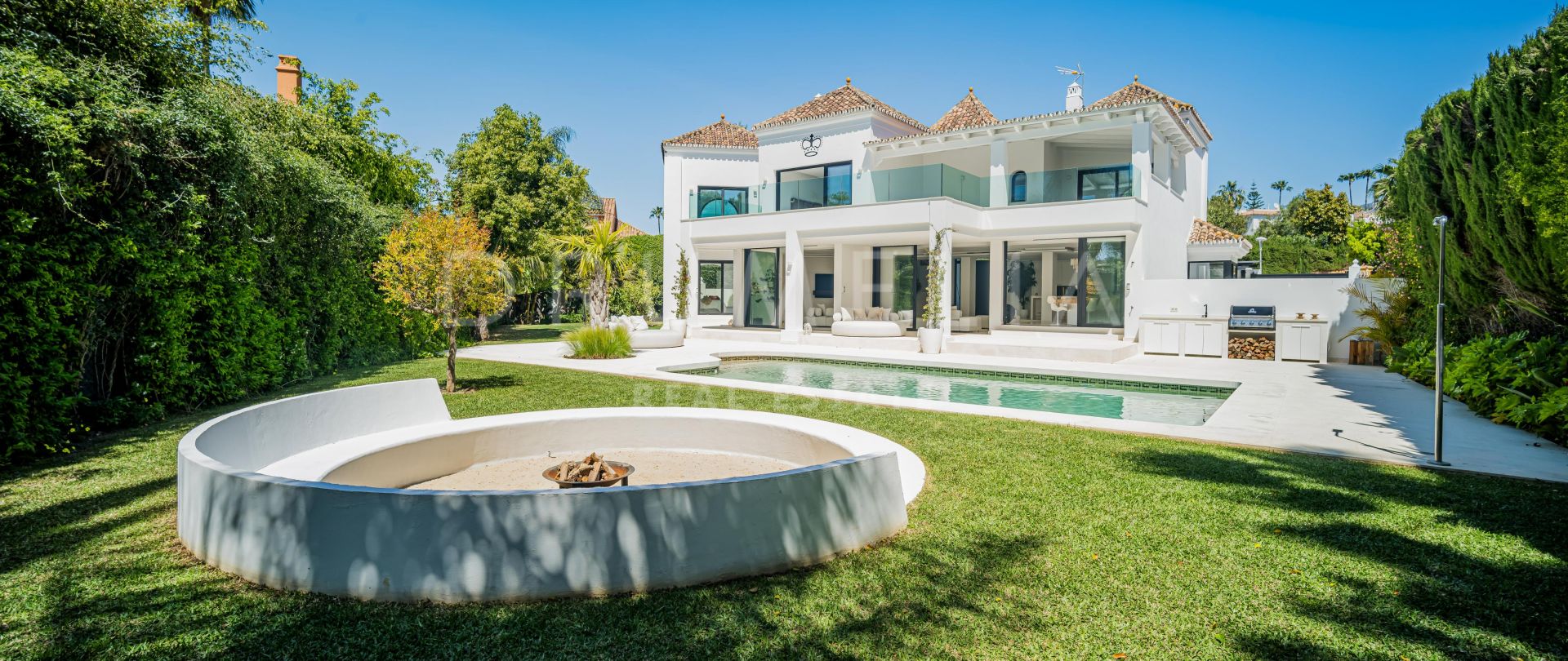 Beautifully renovated modern luxury villa in Parcelas del Golf, Nueva Andalucia, Marbella