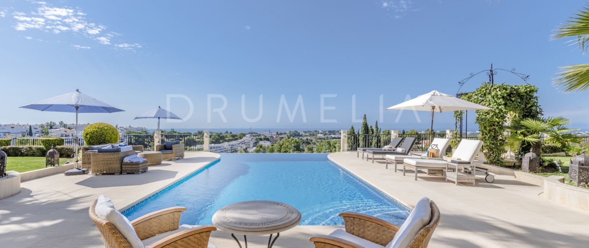 Prachtige mediterrane luxe villa met panoramisch uitzicht in El Herrojo Alto, La Quinta, Benahavis